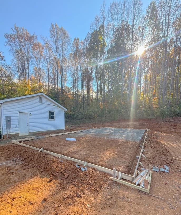 Perimeter footer formed for a monolithic slab on a metal building